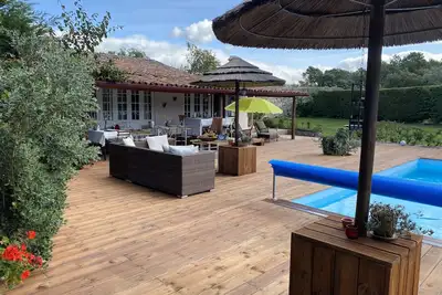 Image de Maison avec piscine privée chauffée à côté des plages