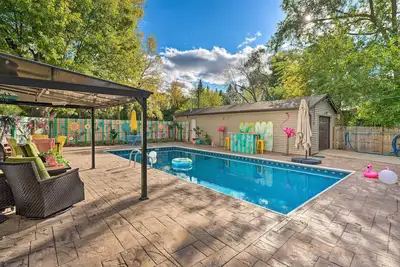 Image de Boat Dock & Backyard: 'Rock River Retreat'