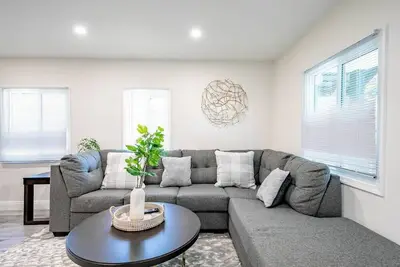 Image de Adorable 2 Bedroom  · Adorable 2 Bedroom Guest home Next to Rose Bowl