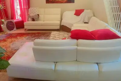 Image de Neat family home for large group