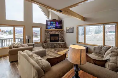 Image de Overlook, gorgeous large home with Hot Tub and Pool Table, 5/3, near Granby Ranch - Sleeps 12