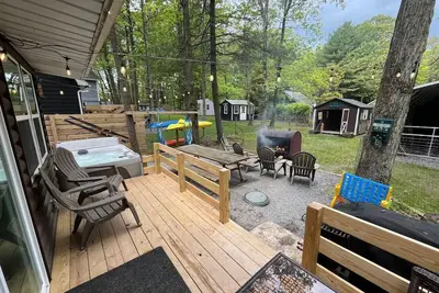 Image de Wally`s Cabin|New|Hot Tub|Kayaks|Firepit|Fireplace