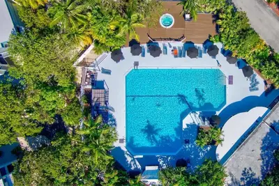 2br Condo with Pool & Marina in Marathon