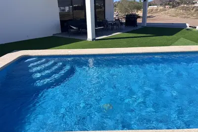 Image de Beautiful new home overlooking the golf course & 1 min from beach