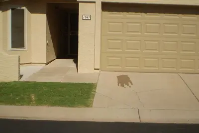 Image de Peaceful and tranquil townhouse for seniors  Heated pool/Spa gym. covered patio