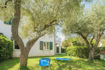 Image de Joli appartement dans une maison de vacances avec Wifi, Tv, patio, animaux admis, près de La Spezia