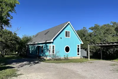 Image de Elegant Birdhouse Cabin with 🔥Heated🔥 Cowboy Pool
