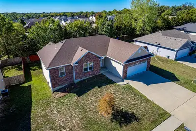 Image de It's a Gem! Comfy Hideaway for R & R ~ King Bed!