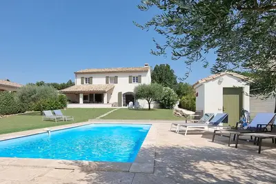 Image de Maison Roquebeauresse – luxe et confort dans le Gard, climatisation, enfants & chiens bienvenus