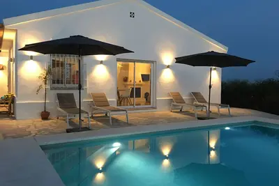Image de Villa \"Casa El Faro\" avec vue sur la mer, piscine privée et Wi-Fi.