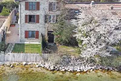 Image de Villa \"L'antica Lugana\" avec vue sur le lac, balcons et Wi-Fi.