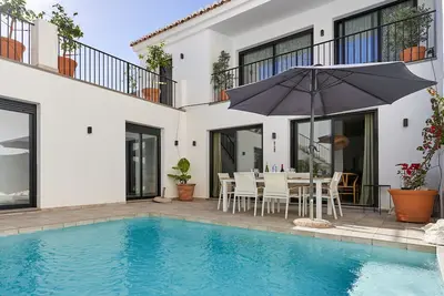 Maison de vacances \"El Cine\" avec vue sur les montagnes, piscine et Wi-Fi