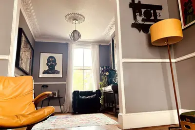 Image de Arty East London House with a lovely Cat