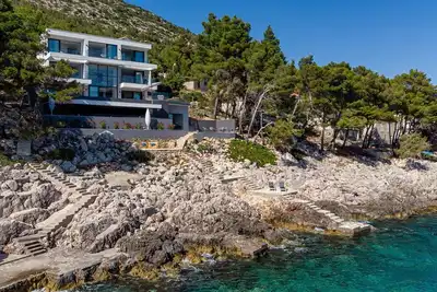 Image de Villa Miracul with infinity pool, Wi-Fi, parking, air conditioned and with underfloor heating and gym by the sea