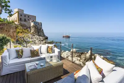 Rais house with private access to the sea