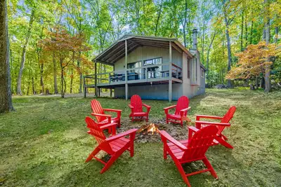 Image de Spacious w/Hot Tub, Fire Pit, Deck, Grill and WiFi