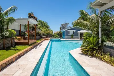 Image de Blue Lagoon - by Latitude South Coast