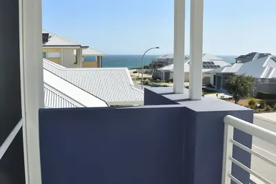 Image de Double Storey House with Ocean Views, 5 minute walk to beach