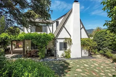 Image de Rural garden setting, private, yet close to shopping, dining, beaches