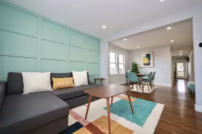 Image de Luke 2 House, Stylish, Boston, Parking, Sleeps 8, Memorable