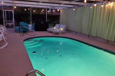 Image de Why rent a room when you can have your own wing?