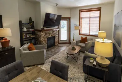 Image de 3106- One Bedroom + Den Deluxe Powderhorn Lodge by RedAwning