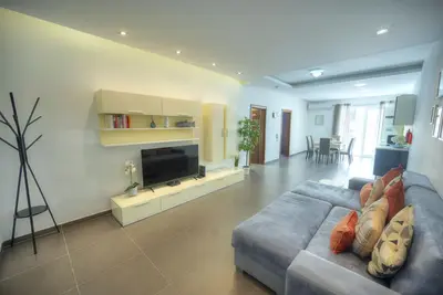 Image de Bright & Large 2bedrooms in Sliema center Mpor1-1