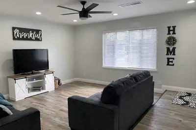 Image de Cozy 3 bed/ 2 bath with a Brewery Feel Patio