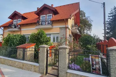 Image de Appartement de vacances avec un beau jardin et internet