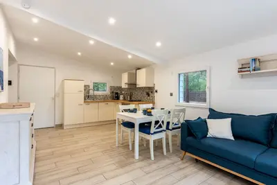 Image de Magnifique maison de vacances privée pour 4 personnes avec Wifi, terrasse et parking