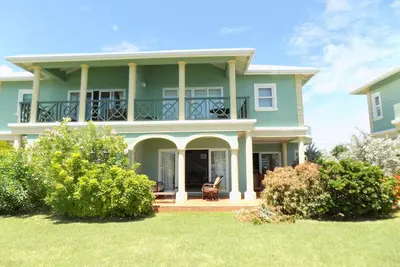 Image de The Pelican #3 - Spacious 3 bedroom 2. 5 bath waterfront townhome in the heart of Rodney Bay.