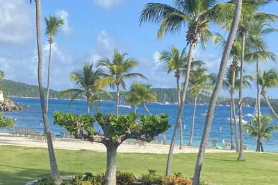 Image de St. Thomas Cowpet Bay West Renovated Beachfront Luxury Condo