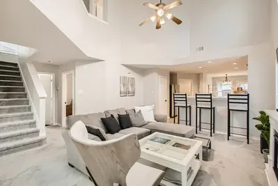 Image de Cozy Entire 1st & 2nd Floor Apartment w/ Amenities