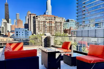 Image de Modern Apartment with Private Rooftop Patio & Free Parking in Downtown Chicago