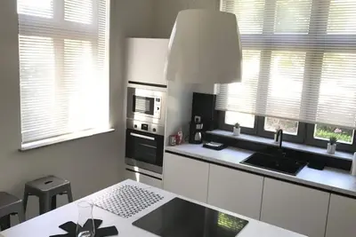 Image de Comfortabel en Modern Appartement bij Stadscentrum en Groene Omgeving