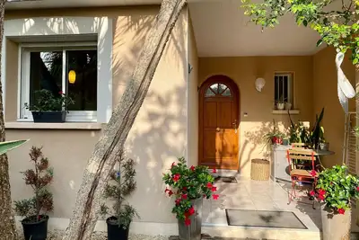 Image de Maison au calme avec jardin clos, 25 km des plages, 2 chambres, climatisation, Wifi, parking sécurisé
