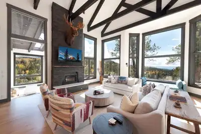 Image de Luxury Modern Mountain Home w/ Amazing Lake & Mountain Views. 2 Miles to Purg