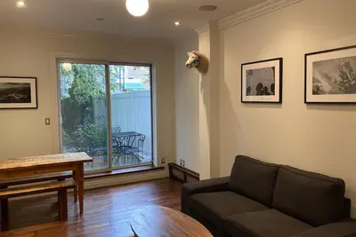 Image de Williamsburg Garden Apartment, Great for Families, Steps to the Subway (G and L)