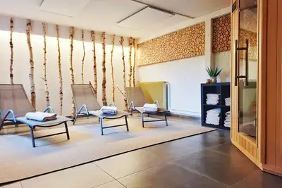 Image de Villa (-15 personnes), 7 chambres, 6 sdb, grand jardin, garage pour motos ou Vtt