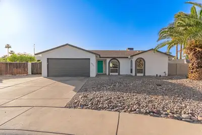 Cozy remodeled Home with Mountain View’s!