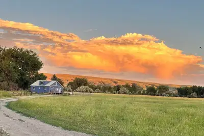 Image de My Father's House on the River 3 Bd/2 Bath Farmhouse in Edgar, Montana