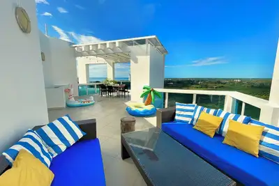 Image de Penthouse with Breathtaking Ocean Views - King Bed