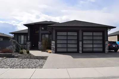 Image de Entire self-contained suite close to ski hill and hiking trails.