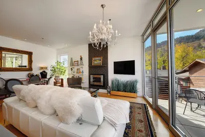 Image de Breathtaking Views! 15 minute walk to Pearl St. & 5 minutes to Hiking.