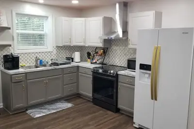 Ideal For Longer Stays Close Walk to Uva/Downtown