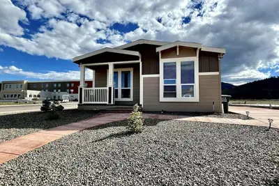 Image de The Grand Getaway for Polar Express! Family Friendly, Walk to Gc Railway!