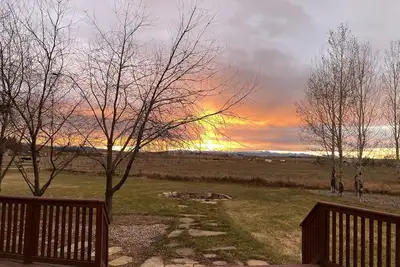 Image de Montana ranch house sunrise sunset views & fields