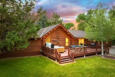 Image de Basecamp Stays: Private Island, Fire Pit, Arcade!