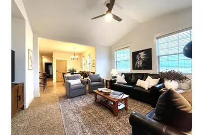 Image de Retreat on Moraine Luxury Top/End Unit Condo with Mountain Views