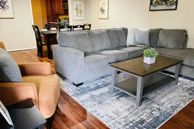 Image de Cozy & Convenient Duplex: Free Wifi, washer/dryer